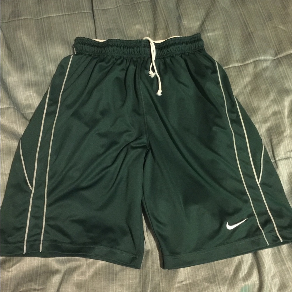 Men’s Nike shorts size Large